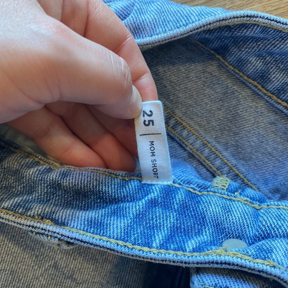 light-wash Mom shorts from PacSun with butterfly patches on back pockets - Picture 8 of 8